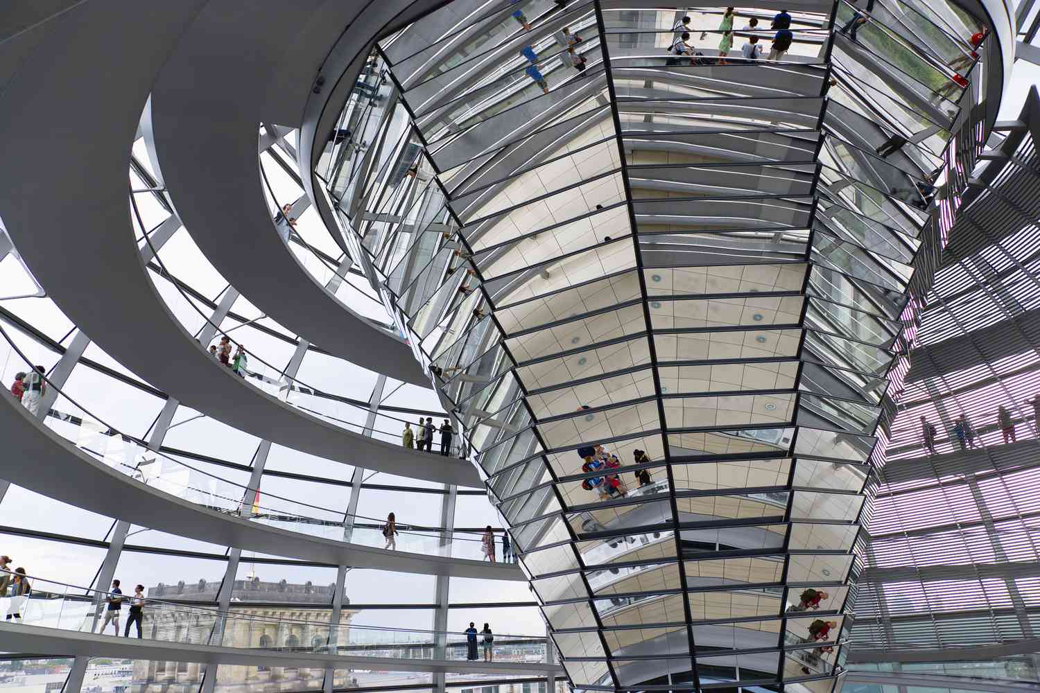 architecture-foster-Reichstag-529877374-5b14948b31283400360df4c0-2